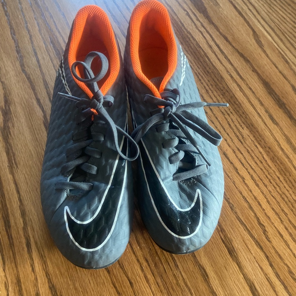 Boys Nike sz 4.5 NWOT GRAY & orange
